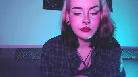 Molly Crow online show from 02.03.25