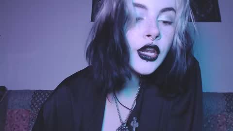 Molly Crow online show from 02.12.25