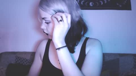 Molly Crow online show from 02.15.25