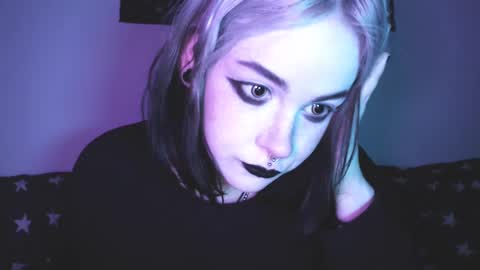 Molly Crow online show from 03.07.25