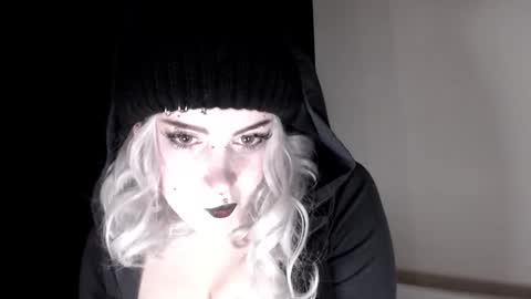 Molly Crow online show from 12.23.25