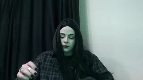 Molly Crow online show from 02.05.26