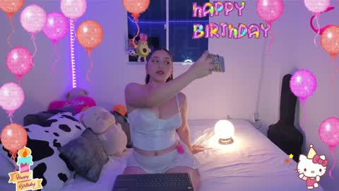 Snapshot of molly_g18 chatting on 12.28.24 MARIANA online show from 12.28.24