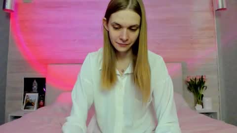 Molly Hunt online show from 03.05.26