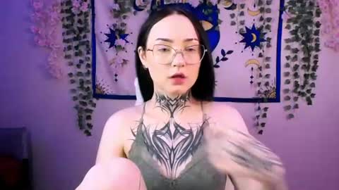 Snapshot of molly_kisss chatting on 06.25.26 molly_kisss online show from 06.25.26
