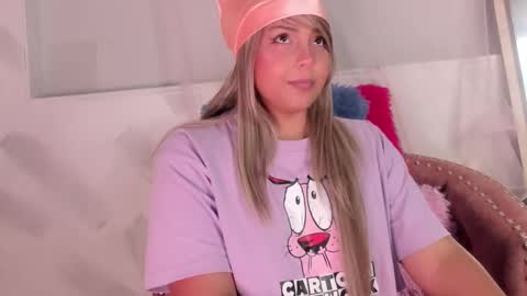 Snapshot of molly_logan chatting on 11.26.25 molly_logan online show from 11.26.25