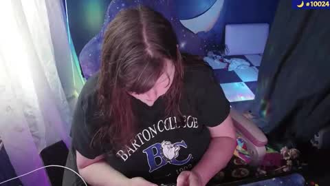 Snapshot of molly_moons chatting on 10.16.25 molly_moons online show from 10.16.25
