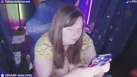 Snapshot of molly_moons chatting on 10.23.25 molly_moons online show from 10.23.25