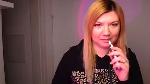 Molly online show from 01.08.25