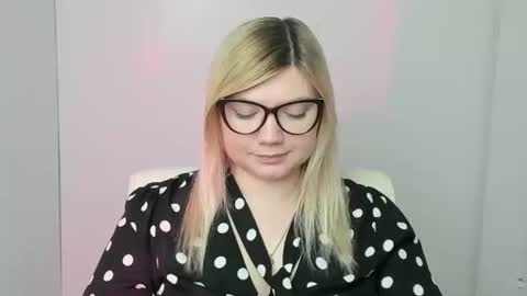 Molly online show from 10.27.25