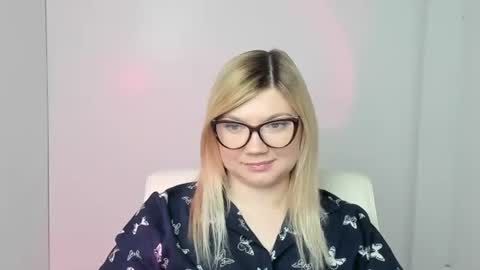 Molly online show from 11.06.25