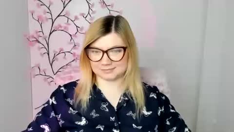 Molly online show from 04.03.26