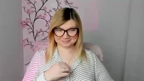 Molly online show from 04.10.26