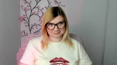 Snapshot of molly_moree chatting on 05.08.26 Molly online show from 05.08.26