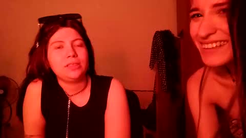 Snapshot of molly_popp chatting on 12.21.24 Molly Pop online show from 12.21.24