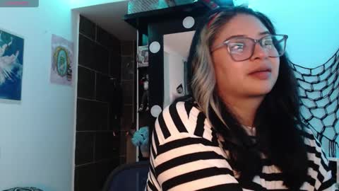 Snapshot of molly_shake chatting on 10.01.25 Molly online show from 10.01.25