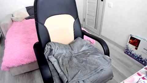 Snapshot of molly_sweetbaby chatting on 09.25.25 Ill tell you when were private online show from 09.25.25