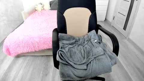 Snapshot of molly_sweetbaby chatting on 10.10.25 Ill tell you when were private online show from 10.10.25