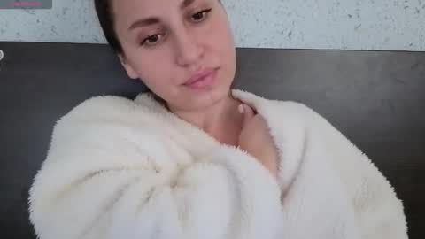 Snapshot of mollyforyou chatting on 11.19.25 Nica follow me online show from 11.19.25