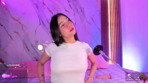 Snapshot of mollylewis18 chatting on 10.24.25 New girl Emily Valentina Michelle online show from 10.24.25