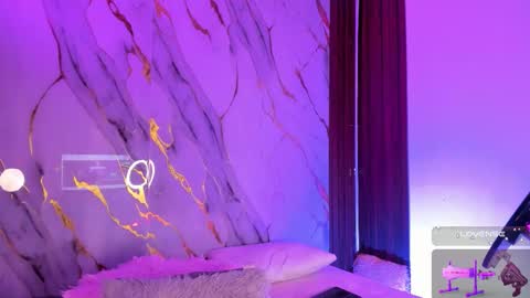 Snapshot of mollylewis18 chatting on 11.18.25 New girl Emily Valentina Michelle online show from 11.18.25