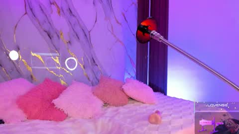 Snapshot of mollylewis18 chatting on 11.21.25 New girl Emily Valentina Michelle online show from 11.21.25