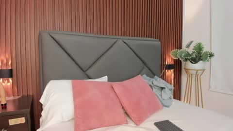 mollylove_ online show from 04.14.26