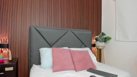 mollylove_ online show from 04.20.26