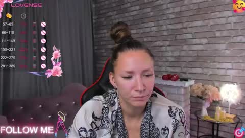 hi im Molly heregreat boobs big heart  warm pussy  online show from 10.09.25