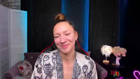 hi im Molly heregreat boobs big heart  warm pussy  online show from 12.04.25