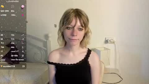 Snapshot of mollysally chatting on 06.11.26 mollysally online show from 06.11.26