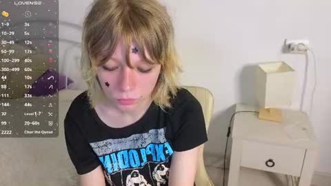 Snapshot of mollysally chatting on 06.16.26 mollysally online show from 06.16.26