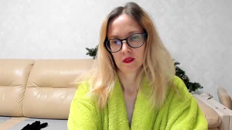 Snapshot of mollystory chatting on 01.17.25 AngelMomm online show from 01.17.25