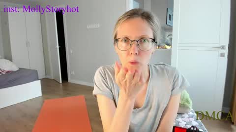 Snapshot of mollystory chatting on 04.30.26 AngelMomm online show from 04.30.26