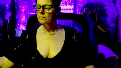 Snapshot of mollysun chatting on 04.30.26 MollySun Nina Randmann online show from 04.30.26