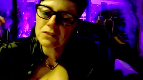 Snapshot of mollysun chatting on 05.19.26 MollySun Nina Randmann online show from 05.19.26