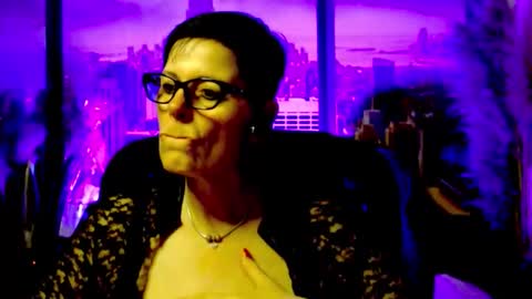 Snapshot of mollysun chatting on 05.25.26 MollySun Nina Randmann online show from 05.25.26