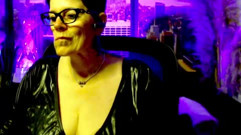 Snapshot of mollysun chatting on 06.17.26 MollySun Nina Randmann online show from 06.17.26
