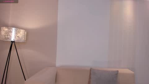 Molly Sunders online show from 10.11.25