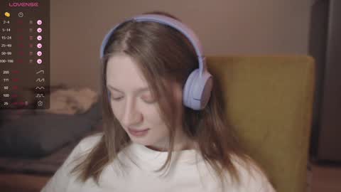 Snapshot of mollytucker chatting on 12.19.24 mollytucker online show from 12.19.24