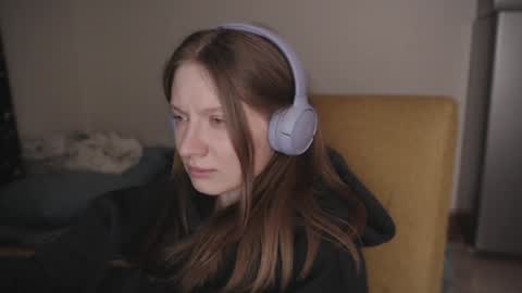 Snapshot of mollytucker chatting on 12.19.24 mollytucker online show from 12.19.24