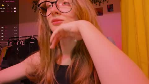 Snapshot of mollytucker chatting on 11.30.25 mollytucker online show from 11.30.25