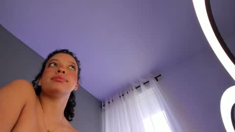 Snapshot of mollyybloom chatting on 12.31.24 Molly online show from 12.31.24