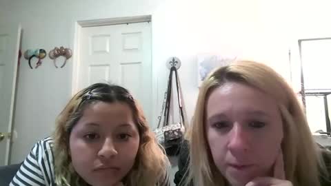 Snapshot of molovescows chatting on 12.16.25 Bbymoxoxo online show from 12.16.25