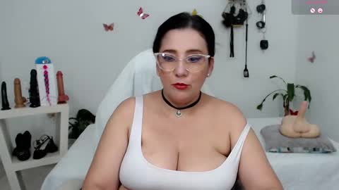 Snapshot of mom_17 chatting on 09.18.25 Celeste online show from 09.18.25