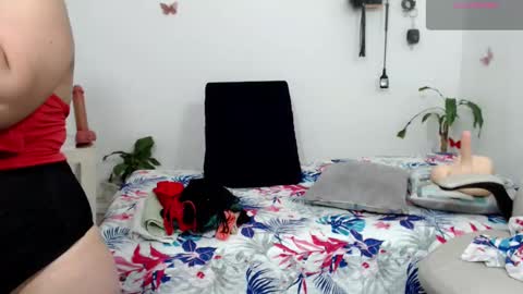 Snapshot of mom_17 chatting on 10.02.25 Celeste online show from 10.02.25