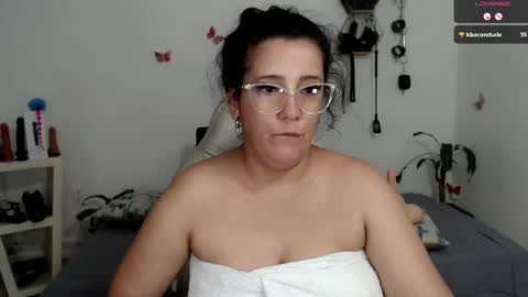 Snapshot of mom_17 chatting on 10.08.25 Celeste online show from 10.08.25