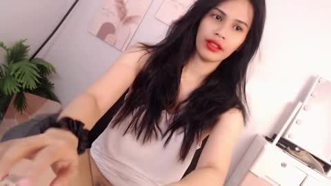 MOMIKHEM online show from 04.19.26