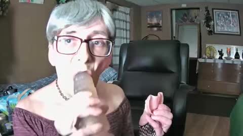 Snapshot of mommamadesissy chatting on 04.10.26 Bink online show from 04.10.26