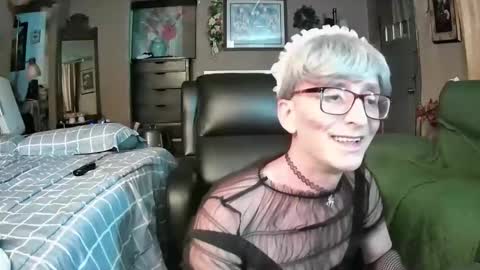 Snapshot of mommamadesissy chatting on 05.22.26 Bink online show from 05.22.26